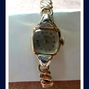 Vintage Rare Ladies 14k Harvel 17 jewel